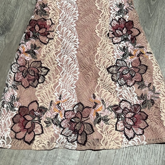 Foxiedox Georgina Lace Appliqué Sheath Dress - Picture 7 of 15